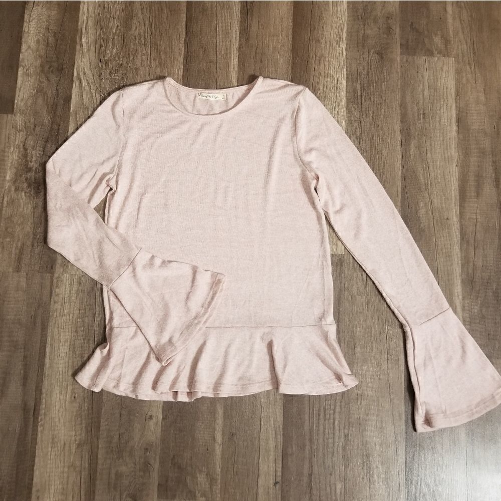 NEW!! Heart hip bell sleeve top